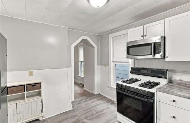 106 Cottage Street Gallery 1