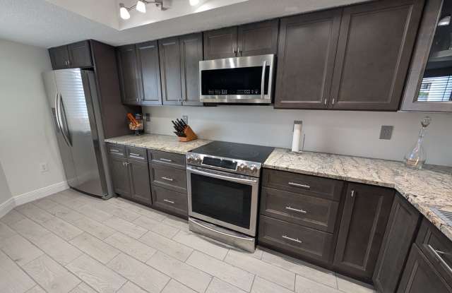 Fairview Vista Point 2 Bed / 2 Bath Gallery 4