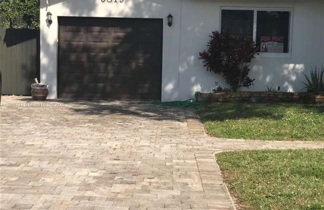 6819 SW 15th St photos photos