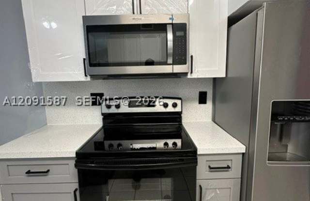 8015 Lake Dr Gallery 3