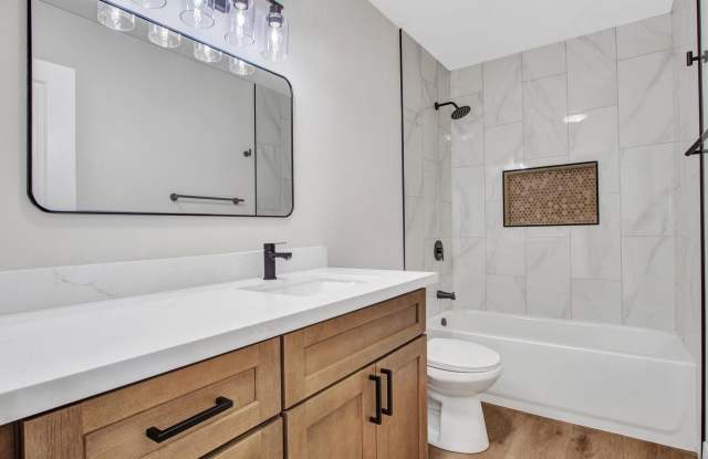 4915 W SHANGRI LA Road Gallery 2