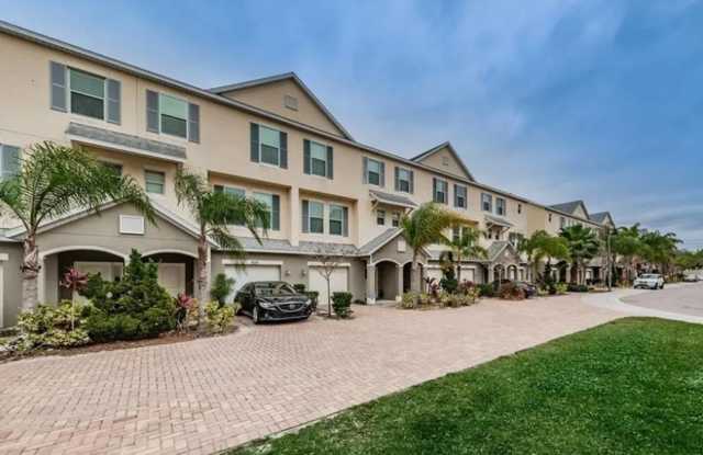 Callista Cay Loop photos photos