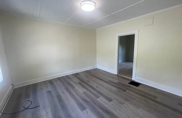 Newly Renovated 3-Bedroom Apartment in Adams Gallery 2