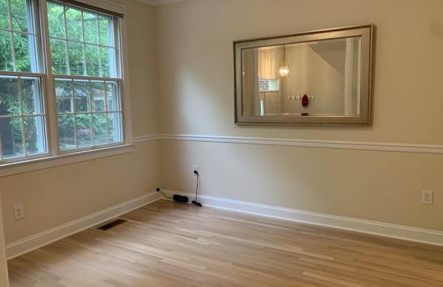 2623 Fairfax Dr Gallery 4