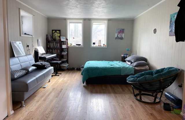 35 Thatcher St. photos photos