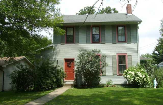 1701 W Governor - 1701 West Governor Street, Springfield, IL 62704