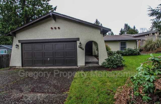 3404 179th Ave NE - 3404 179th Avenue Northeast, Redmond, WA 98052