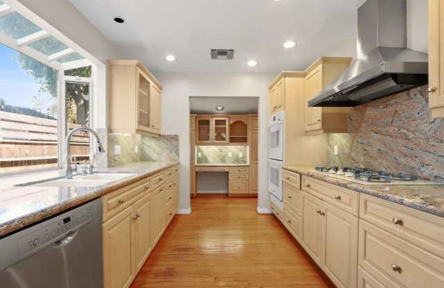 Stunning Mid-Century 4 bedroom in Mar Vista Gallery 3