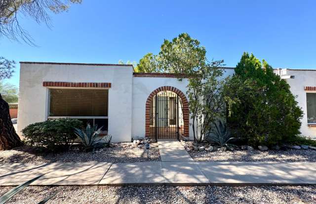 Eastside Townhome - 1002 North Camino Las Solanas, Tucson, AZ 85710