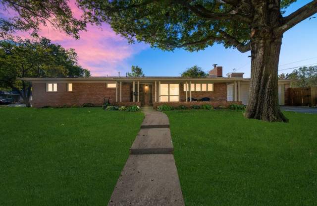 Spacious Midtown Ranch In Patrick Henry School District! Gallery 1