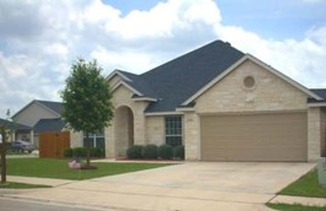 Large 3 Bedroom 2 Bathroom Home with Fenced Yard photos photos Large 3 Bedroom 2 Bathroom Home with Fenced Yard photos photos