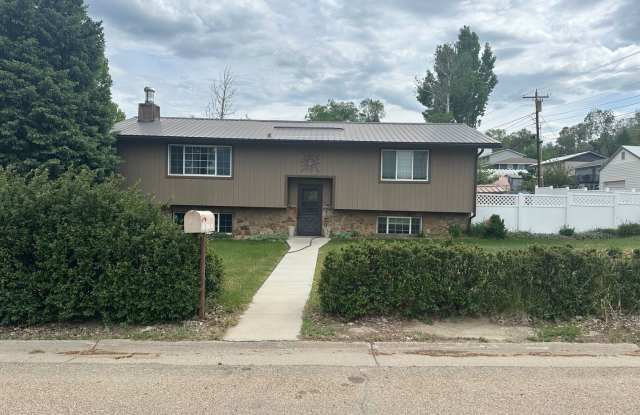 Spacious 4BR/2BA Home photos photos