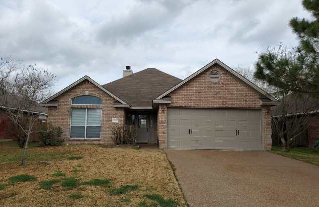 College Station -3 bedroom/2 bath - Fenced in back yard and House is in an EXCELLENT LOCATION photos photos