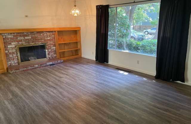 **RESERVE NOW FOR SUMMER 2027**  Spacious 6-Bedroom House Near Chico State Gallery 4