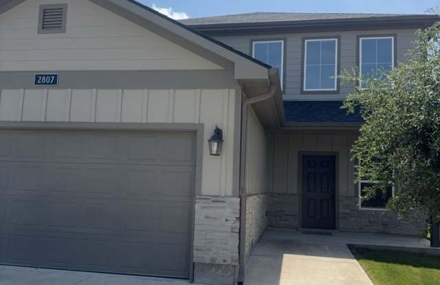 Now Pre-Leasing for August 2027! Five Bed Luxury Home in Pershing Pointe Villas! Gallery 1