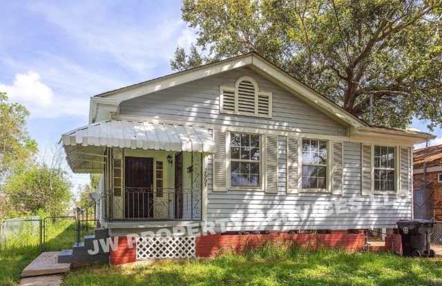 4 Bedroom Gentilly Home with Large Yard! Must See! photos photos 4 Bedroom Gentilly Home with Large Yard! Must See! photos photos