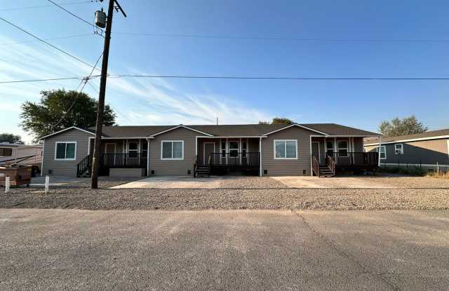 Newly Remodeled 3 Bedroom / 2 Bathroo Tri-Plex in Prineville photos photos