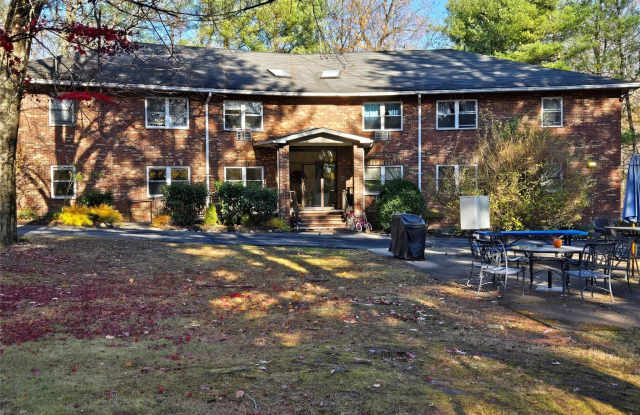 119 W Crooked Hill Road Gallery 2