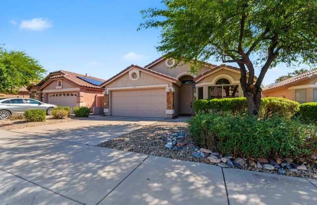 Beautifully maintained home in a desirable Scottsdale location! Gallery 4