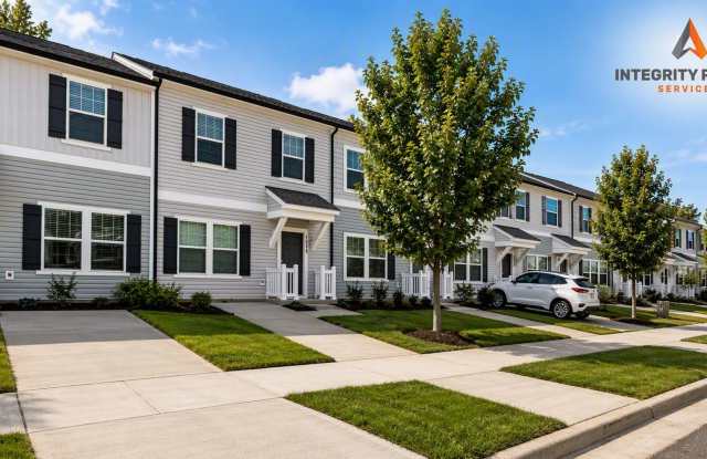 BEAUTIFUL 3BD/2.5BTH Townhome - MALLARD CREEK -AVAILABLE OCTOBER 2026 Gallery 1