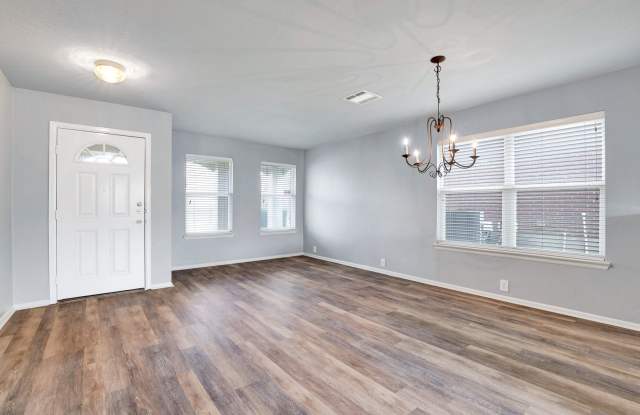 Private Backyard & Spacious Interior Near Randolph AFB Gallery 3