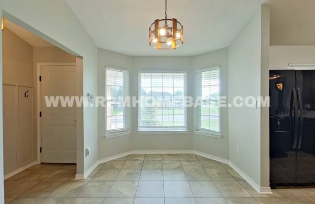 Spacious 3-Bedroom Home with Huge Fenced Backyard in South Crestview Gallery 4