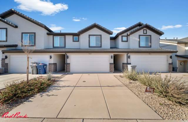 Beautiful 3 Bed Townhome with Amazing Amenities! 6 Month Lease photos photos