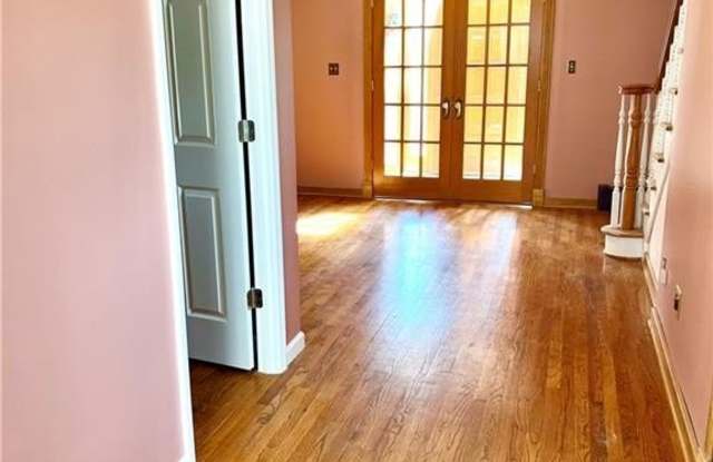 226 Monhagen Avenue Gallery 4