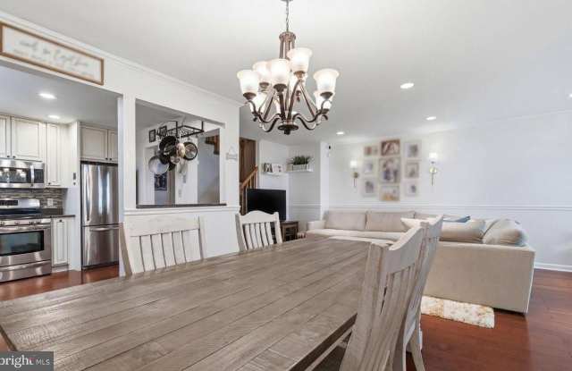6705 SPRUCE MILL Drive Gallery 4