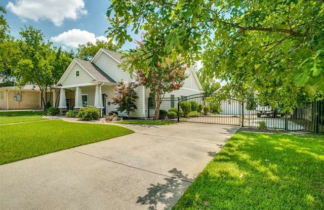 401 W College Street - 401 West College Street, Grapevine, TX 76051