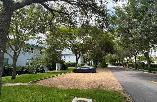 7740 SW 54th Ct Gallery 3