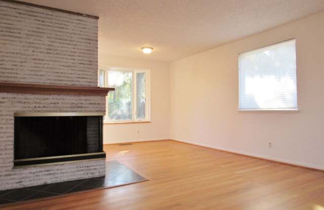 7300 38th Ave NE Gallery 2