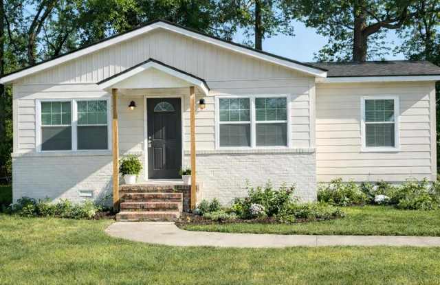 2621 Village Green Lane photos photos