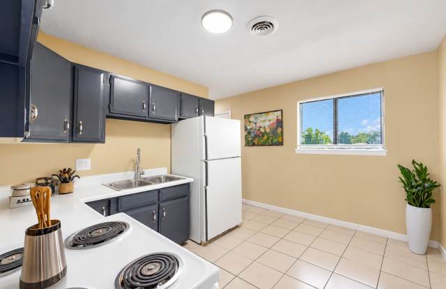 Beautiful 2BR/1BA Duplex in Independence! Gallery 1