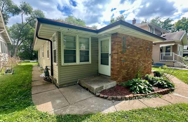 Large 1 bedroom side by side w/ LOTS Of UPGRADES!! photos photos