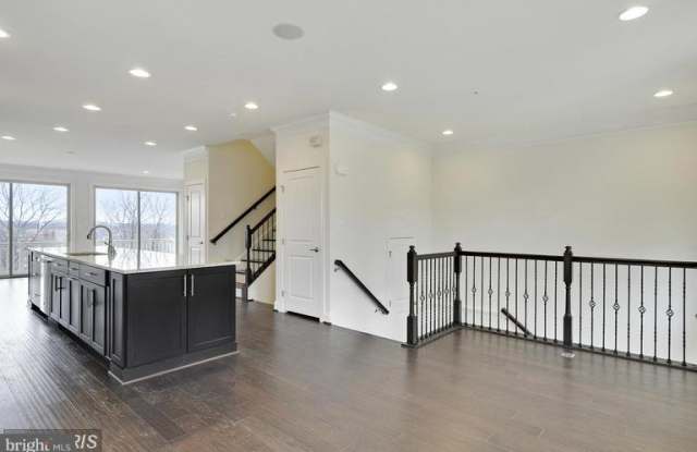 3135 FORT LINCOLN DRIVE NE Gallery 4