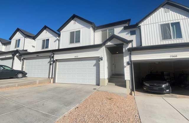 Modern 4 Bedroom Townhome in Cedar City. Pet Friendly! photos photos