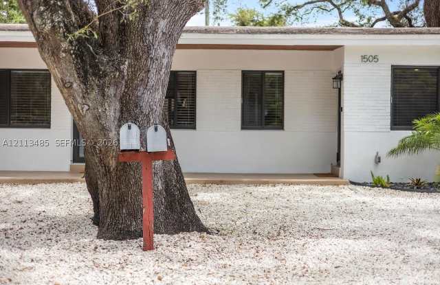 1505 SW 32nd Ct Gallery 2