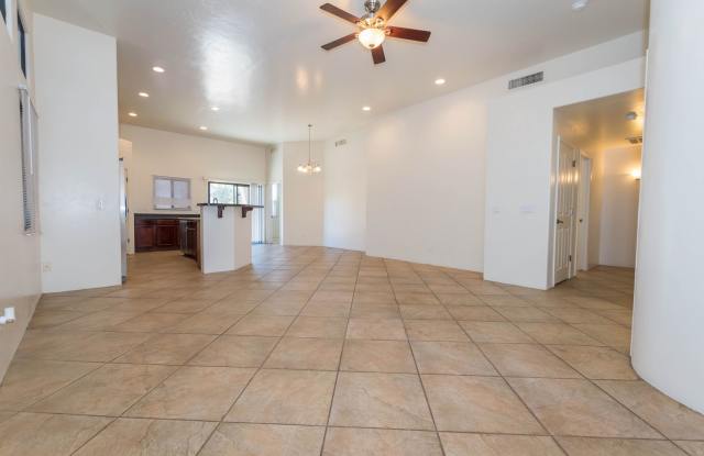 Spacious & Modern 3-Bedroom Home in Desirable Legends Valiente! Gallery 3