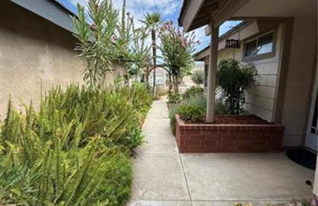 Charming single-story home Gallery 4