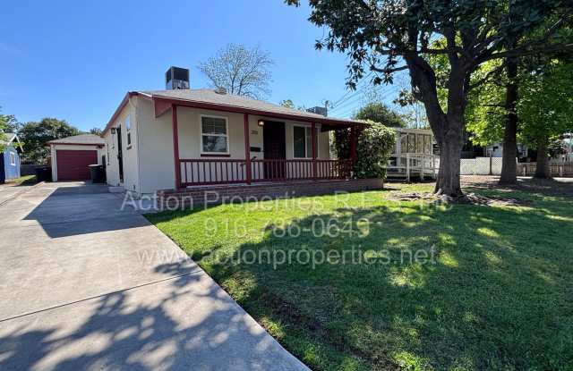 Cottage Style Home in the Heart of Roseville - Large Yard - Completely Renovated! photos photos
