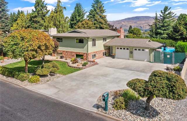 Luxury Home with Views, Maintained Pool and Yard. 5Bed, 3 Bath Great Location photos photos Luxury Home with Views, Maintained Pool and Yard. 5Bed, 3 Bath Great Location photos photos