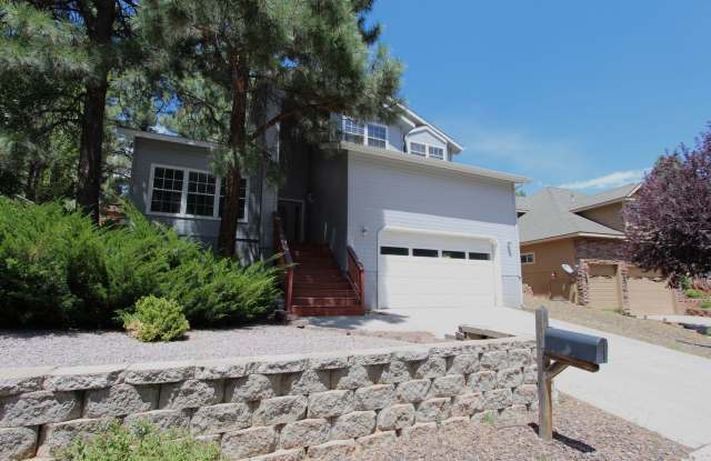 **Lease Pending** 4 Bed | 2.5 Bath Home Near Continental Country Club – Spacious Layout + Bonus Room + Large Backyard photos photos