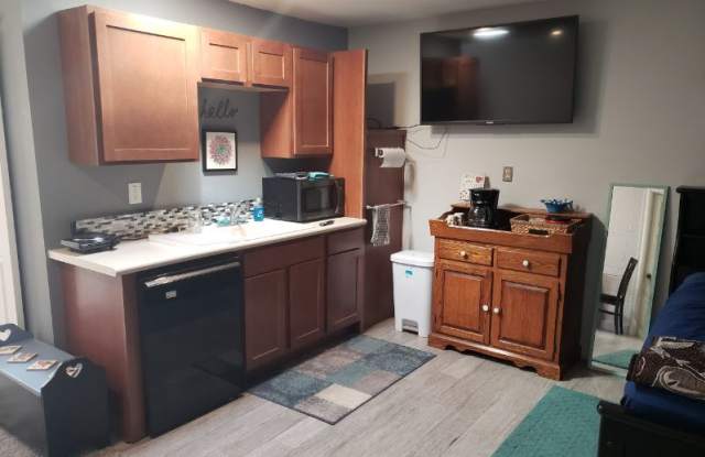 1356 S Mesa Dr - 1356 South Mesa Drive, Mesa, AZ 85210