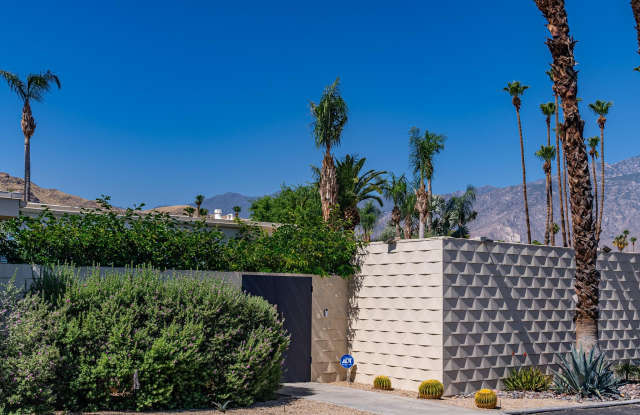 320 Desert Lakes Drive Gallery 3