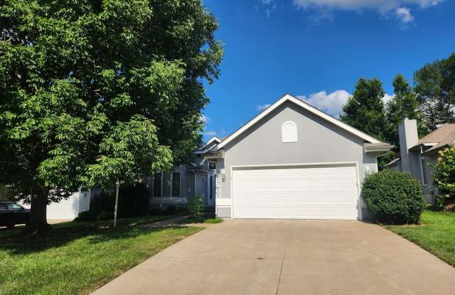 Executive 3+BR, 3BTH Rancher, 2car gar with ALL utilities paid and lawncare and snow removal provided! photos photos
