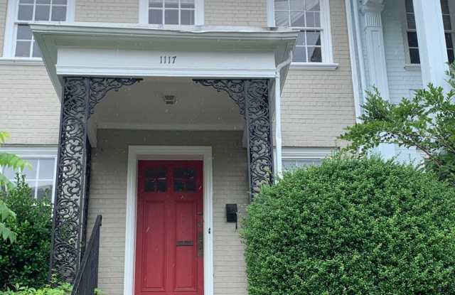 Renovated 3 Bedroom Townhouse! Off Street parking and Washer/Dryer!! photos photos