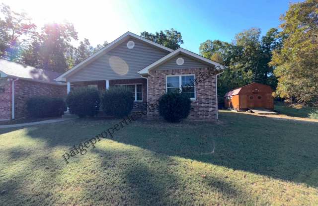 Beautiful & Spacious 3 bedroom, 2 bath House Gallery 1