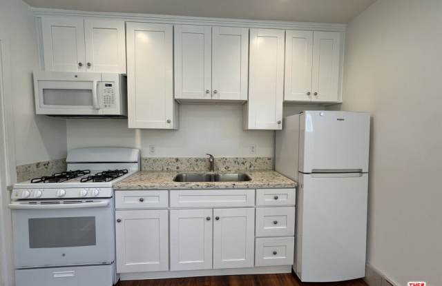 3901 S Orange Dr Gallery 4