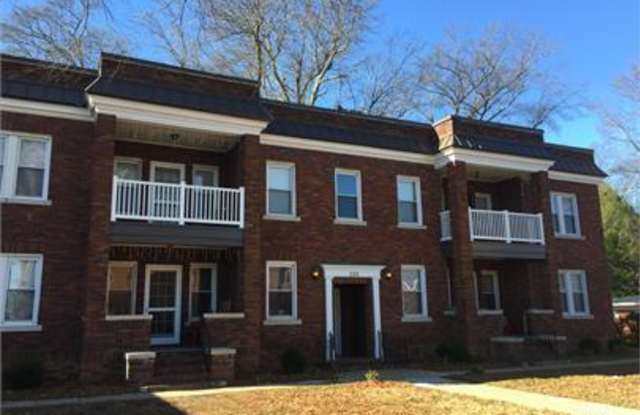 232 West McLelland Avenue - 232 West McLelland Avenue, Mooresville, NC 28115